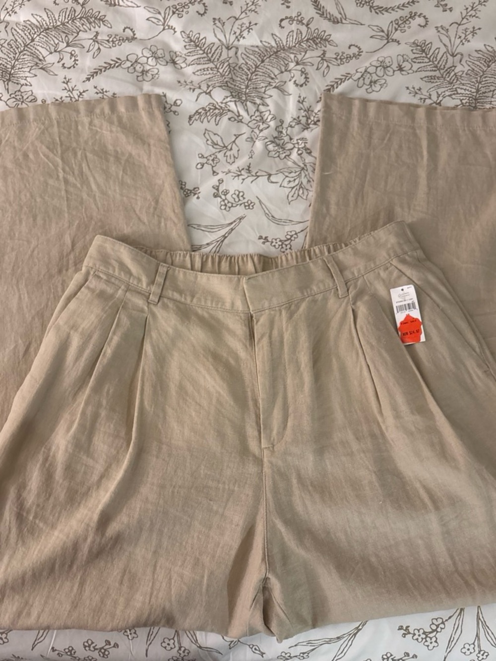 GAP Wide-Leg Pleated Pants in Light Beige
